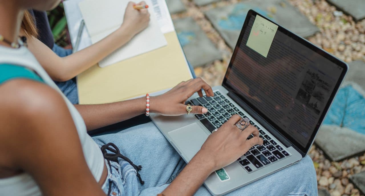 How to Write a Thesis Statement: The Complete Guide With 20 Examples