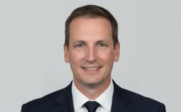 Dr. Alexander Decker
